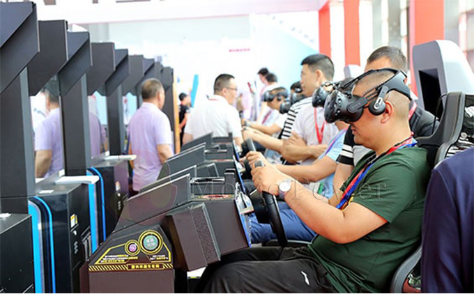 VR การแข่งขันสําหรับสนามเด็กในห้อง รายการการแข่งขันการขับรถ ซิมูเลอเตอร์ออนไลน์เกมความเป็นจริงจริง 9D VR อุปกรณ์การเล่น 2
